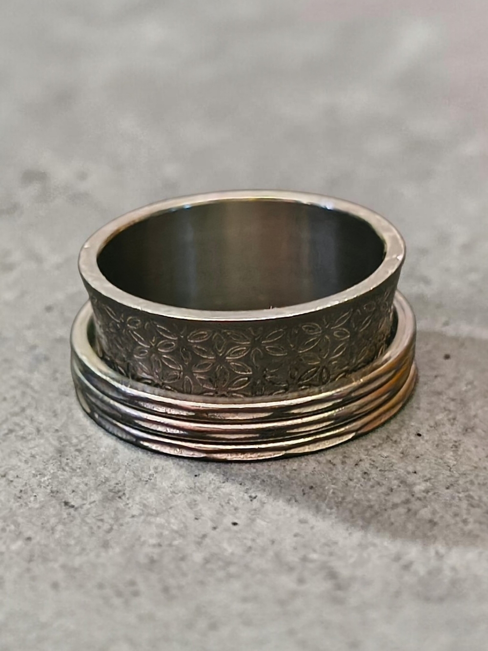 Silver Tone Spinner Ring Floral Pattern Anxiety Fidget Ring Size 9 Wide Band